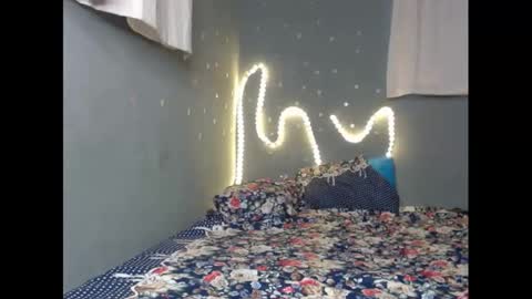 Snapshot of xcreamypussy chatting on 02.24.25 xcreamypussy online show from 02.24.25