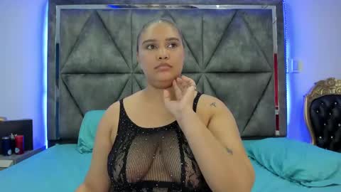 Snapshot of ximenarusso chatting on 01.11.25 online show from 01.11.25