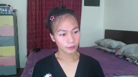 Snapshot of xlovely_destinyx chatting on 03.10.25 Alice online show from 03.10.25