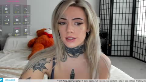 Snapshot of xlunaskye chatting on 03.06.25 online show from 03.06.25