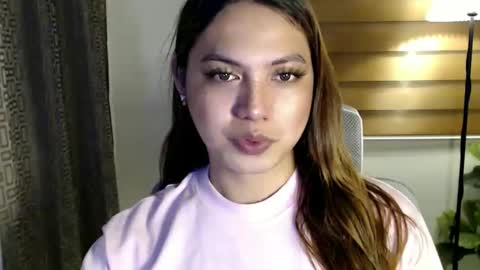 Snapshot of xxjulielovesyouxx chatting on 01.05.25 July online show from 01.05.25