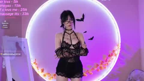 Snapshot of xxrayna chatting on 10.28.25 Rayna online show from 10.28.25