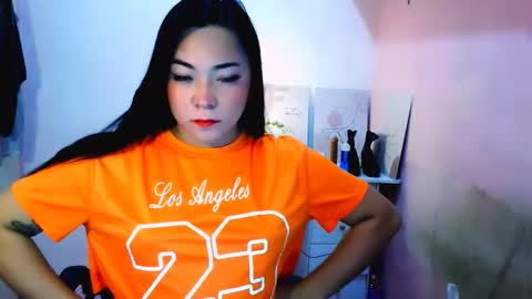 Snapshot of xxslutty_kim chatting on 11.08.25 xxslutty kim online show from 11.08.25