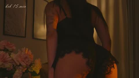 Snapshot of xxx_sunset chatting on 10.05.25 Molly online show from 10.05.25