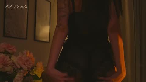 Snapshot of xxx_sunset chatting on 10.10.25 Molly online show from 10.10.25