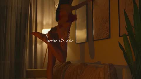 Snapshot of xxx_sunset chatting on 10.30.25 Molly online show from 10.30.25