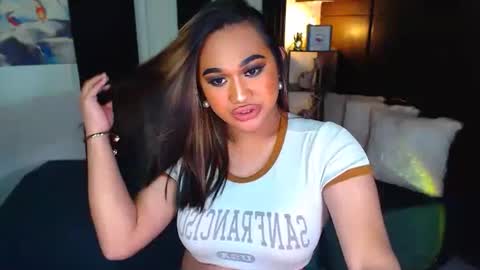 Snapshot of xxxgiganticoliviacummerxxx chatting on 12.19.24 OLIVIA online show from 12.19.24