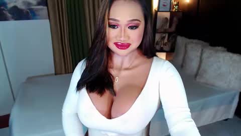 Snapshot of xxxgiganticoliviacummerxxx chatting on 02.11.25 OLIVIA online show from 02.11.25