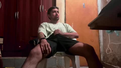 Snapshot of y0ungwithbrowndick chatting on 01.10.25 BROWN DICK online show from 01.10.25