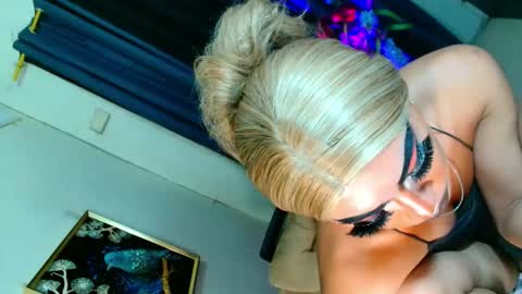 miss yasii online show from 10.15.25