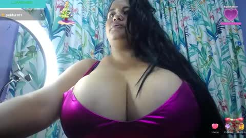 Snapshot of yasmin_bigtits chatting on 12.11.24 Yasmin online show from 12.11.24