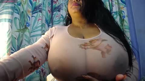 Snapshot of yasmin_bigtits chatting on 12.26.24 Yasmin online show from 12.26.24