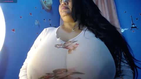 Snapshot of yasmin_bigtits chatting on 02.04.25 Yasmin online show from 02.04.25