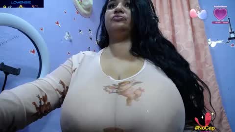 Snapshot of yasmin_bigtits chatting on 02.08.25 Yasmin online show from 02.08.25