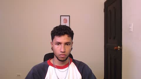 Snapshot of yerfon_s1 chatting on 12.23.24 Yeff ind. model online show from 12.23.24