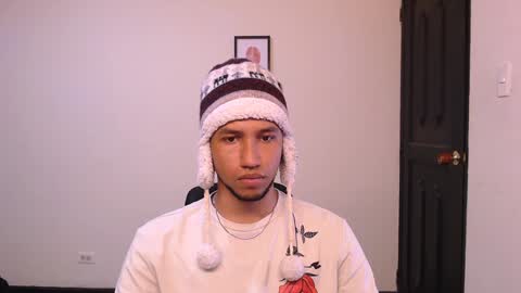 Snapshot of yerfon_s1 chatting on 12.25.24 Yeff ind. model online show from 12.25.24