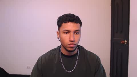 Snapshot of yerfon_s1 chatting on 12.30.24 Yeff ind. model online show from 12.30.24