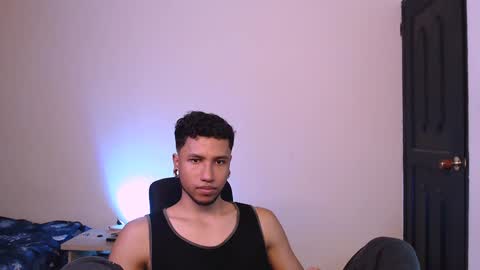 Snapshot of yerfon_s1 chatting on 01.14.25 Yeff ind. model online show from 01.14.25