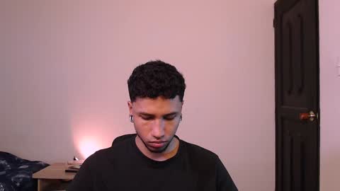 Snapshot of yerfon_s1 chatting on 01.14.25 Yeff ind. model online show from 01.14.25