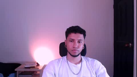 Snapshot of yerfon_s1 chatting on 01.28.25 Yeff ind. model online show from 01.28.25