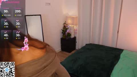 Snapshot of yess_kiki chatting on 09.23.25 Kiki online show from 09.23.25