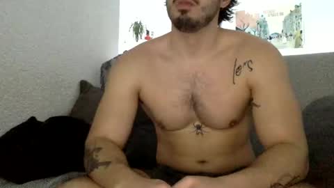 Snapshot of yngspaniard chatting on 01.09.25 yngspaniard online show from 01.09.25
