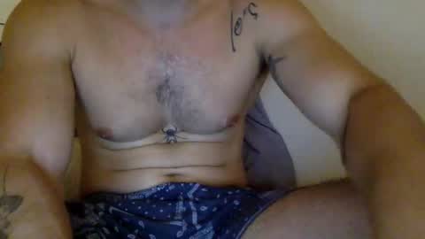Snapshot of yngspaniard chatting on 10.14.25 yngspaniard online show from 10.14.25