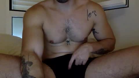 Snapshot of yngspaniard chatting on 10.15.25 yngspaniard online show from 10.15.25