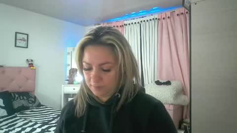 Snapshot of yokiko_daring chatting on 09.12.25 yokiko online show from 09.12.25