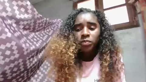 Snapshot of yolandrina05 chatting on 09.13.25 yolandrina05 online show from 09.13.25