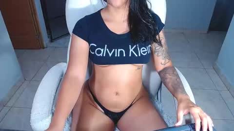 Snapshot of your_latin_girl chatting on 09.19.25 your_latin_girl online show from 09.19.25