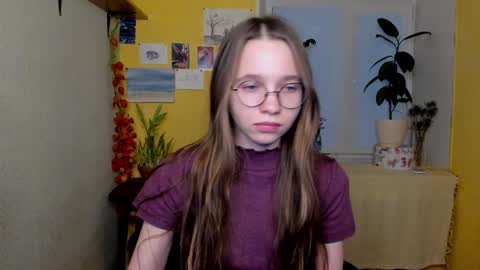 Snapshot of your_leslie chatting on 12.07.24 Leslie online show from 12.07.24