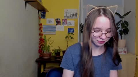 Snapshot of your_leslie chatting on 12.28.24 Leslie online show from 12.28.24