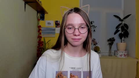 Snapshot of your_leslie chatting on 12.30.24 Leslie online show from 12.30.24