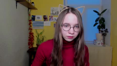 Snapshot of your_leslie chatting on 01.08.25 Leslie online show from 01.08.25