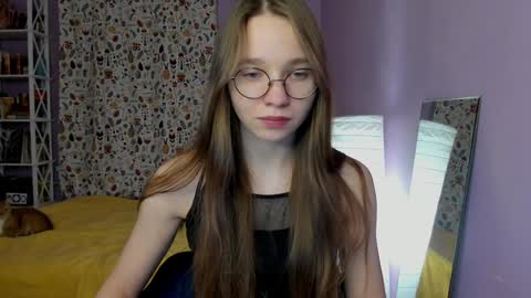 Snapshot of your_leslie chatting on 01.15.25 Leslie online show from 01.15.25