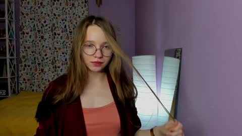 Snapshot of your_leslie chatting on 01.23.25 Leslie online show from 01.23.25