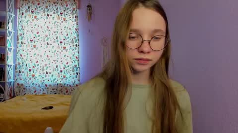 Snapshot of your_leslie chatting on 02.19.25 Leslie online show from 02.19.25