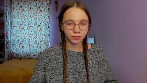 Snapshot of your_leslie chatting on 02.25.25 Leslie online show from 02.25.25