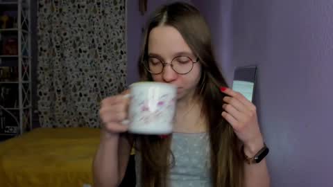 Snapshot of your_leslie chatting on 03.02.25 Leslie online show from 03.02.25