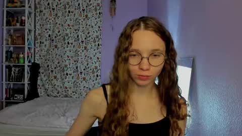 Snapshot of your_leslie chatting on 09.10.25 Leslie online show from 09.10.25