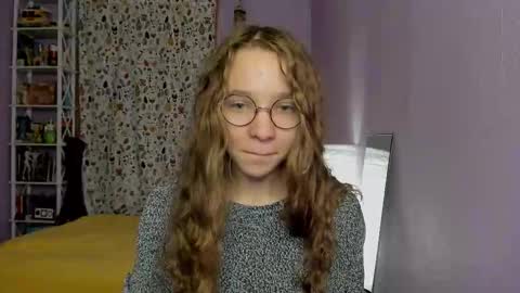 Snapshot of your_leslie chatting on 09.21.25 Leslie online show from 09.21.25