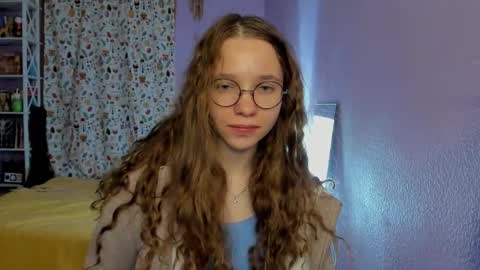 Snapshot of your_leslie chatting on 09.23.25 Leslie online show from 09.23.25