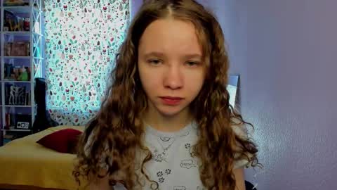 Snapshot of your_leslie chatting on 09.26.25 Leslie online show from 09.26.25