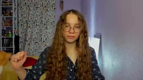 Snapshot of your_leslie chatting on 09.27.25 Leslie online show from 09.27.25