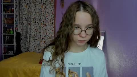 Snapshot of your_leslie chatting on 10.08.25 Leslie online show from 10.08.25