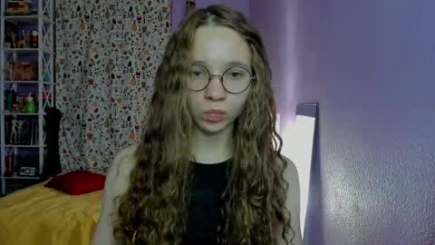 Snapshot of your_leslie chatting on 10.18.25 Leslie online show from 10.18.25