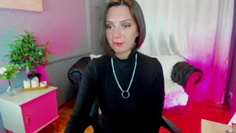 Snapshot of your_little_mom chatting on 01.21.25 Viky online show from 01.21.25