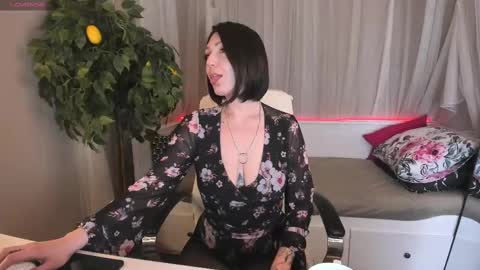 Snapshot of your_little_mom chatting on 03.05.25 Viky online show from 03.05.25