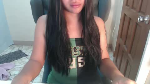 Snapshot of your_shy_deia chatting on 10.17.25 call me deia online show from 10.17.25